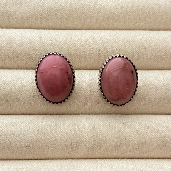 Vintage Sterling Silver Pink Opal Gemstone Stud Earrings - Picture 3 of 9